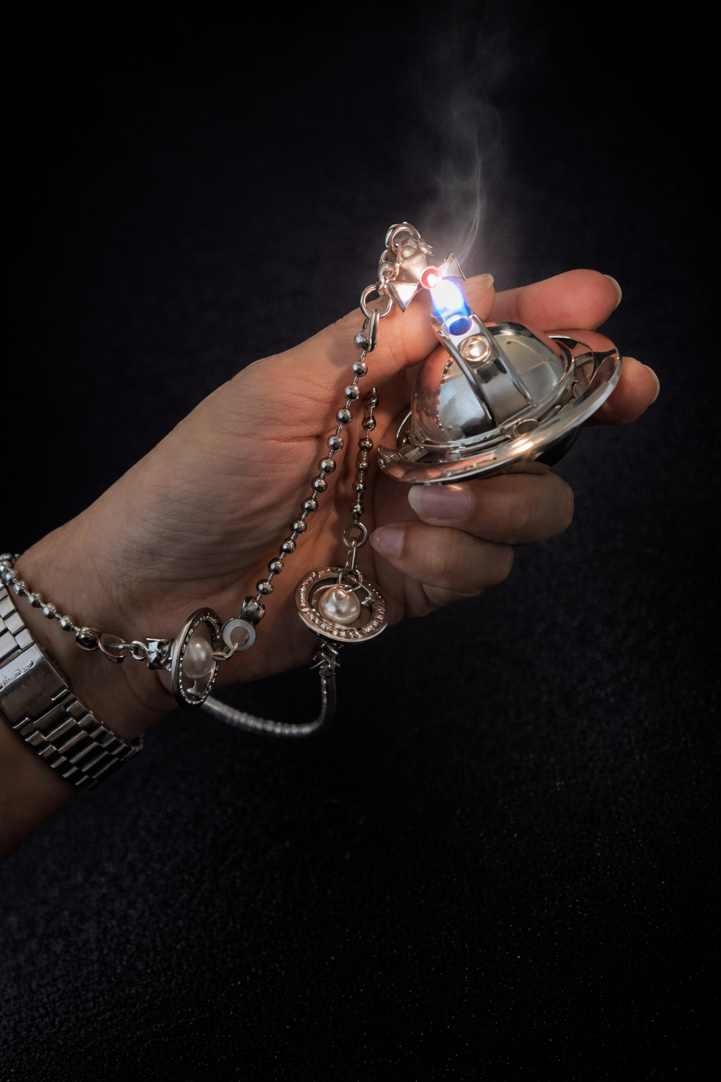 Vanta Light's "Orb Light" Necklace lighter